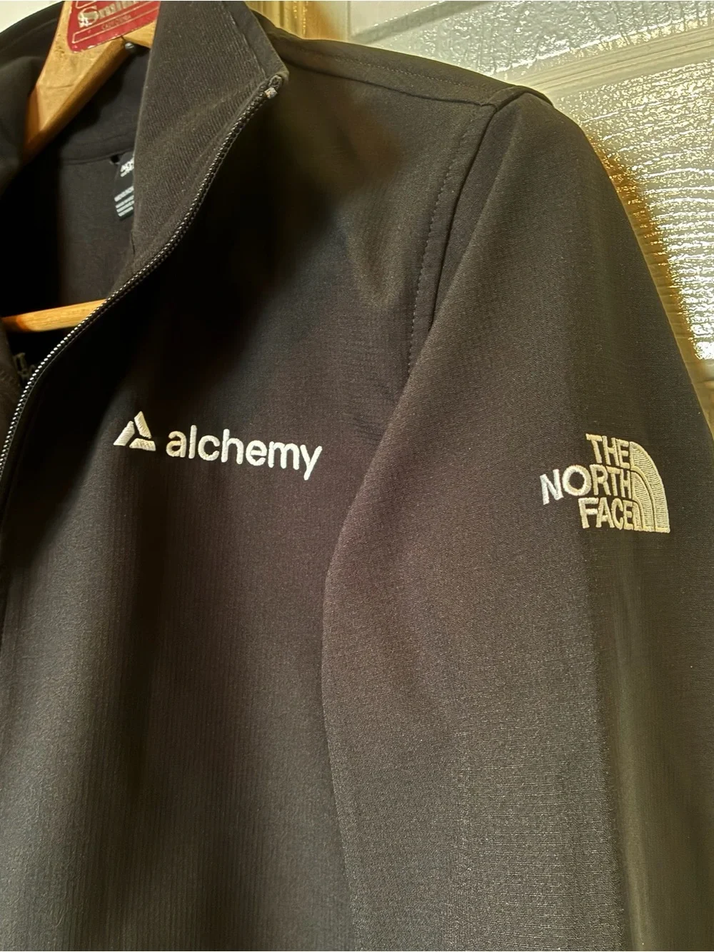 The North Face Size Small Castle Rock Soft Shell Jacket Alchemy Branded in Black
